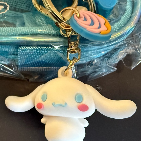 Cinnamon Roll Hello Kitty 2 small bag and 2 Keychains/bracelets/ stickers - Picture 7 of 11